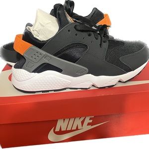 Nike Huarache Black and Orange Size 9